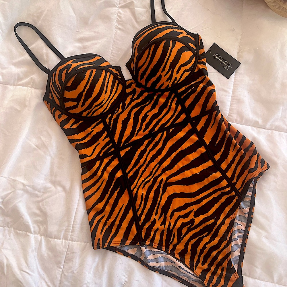 Fredrick’s of Hollywood • Bondi heat Swimsuit • NWT
